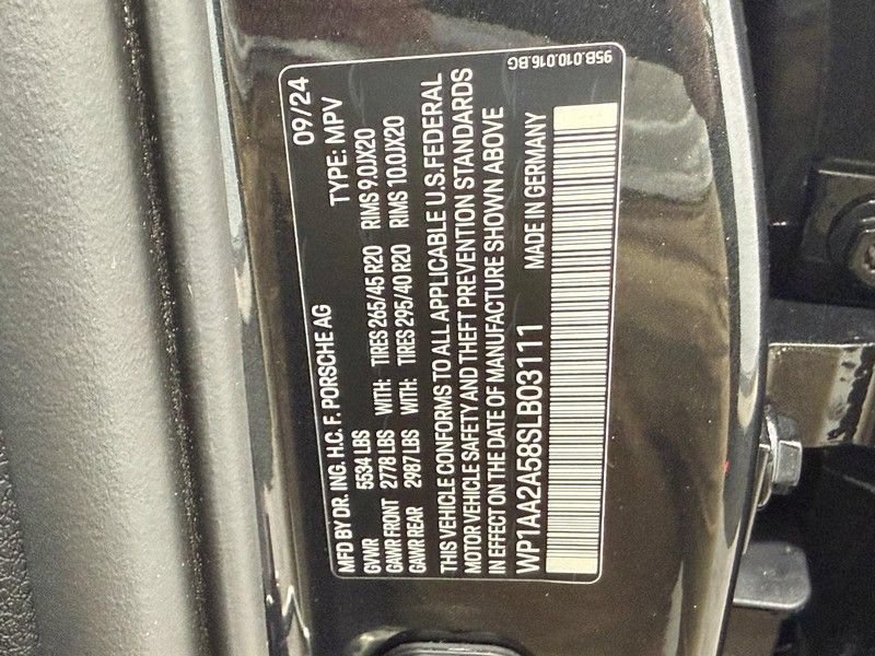 Certified 2025 Porsche Macan AWD/4WD image 27