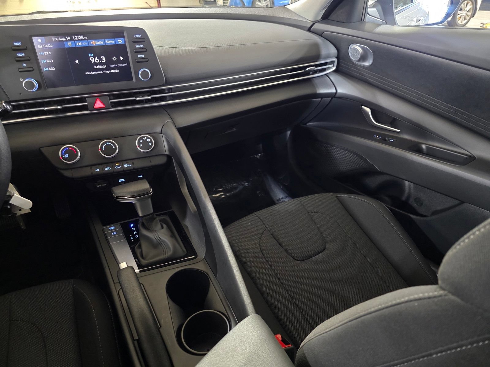 Used 2026 Hyundai Elantra SE FWD image 17