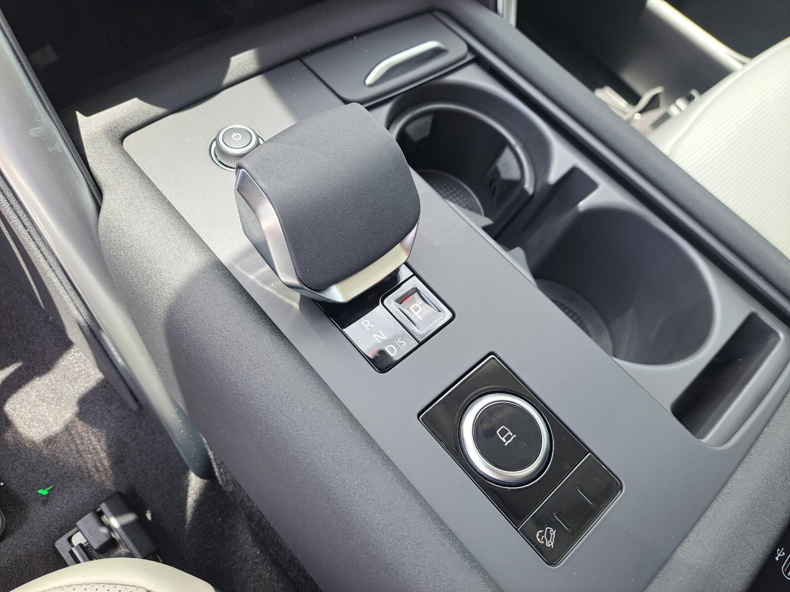 Certified 2025 Land Rover Discovery Dynamic SE image 12