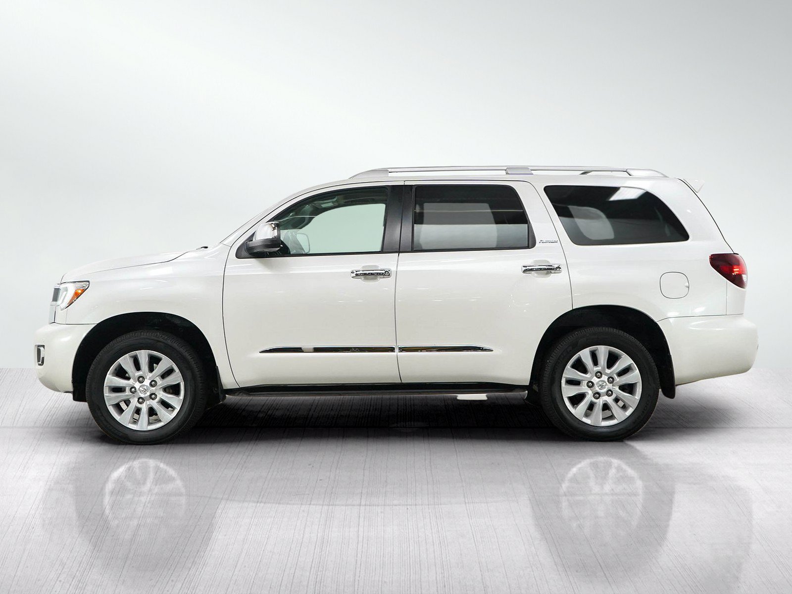 Used 2019 Toyota Sequoia Platinum AWD/4WD image 2