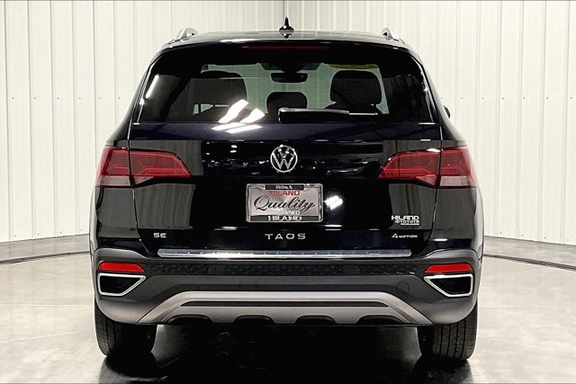 Used 2023 Volkswagen Taos SE w/ Panoramic Sunroof Package AWD/4WD image 4