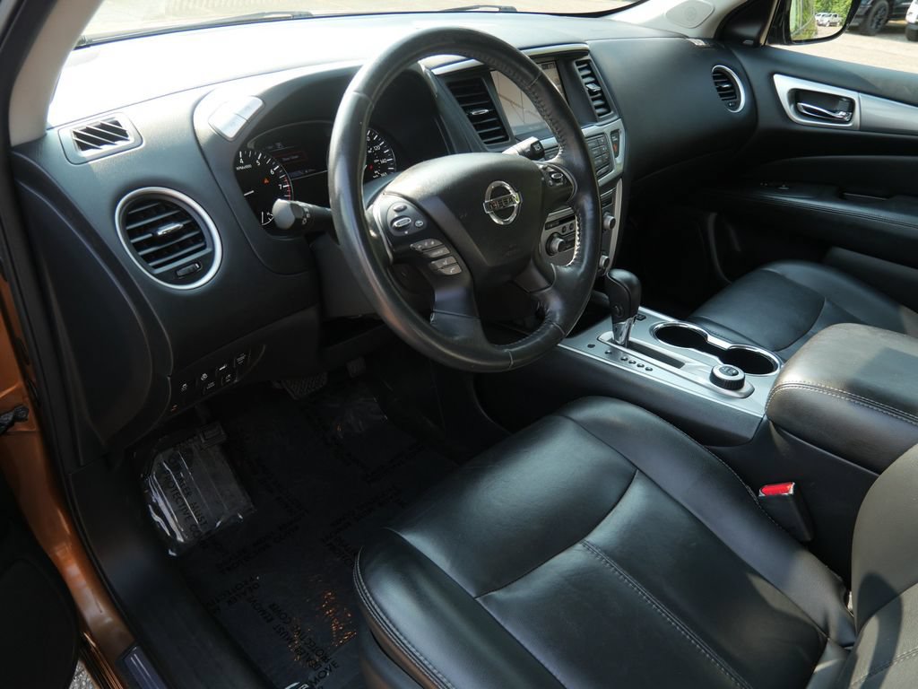 Used 2017 Nissan Pathfinder SL w/ SL Tech Package AWD/4WD image 3