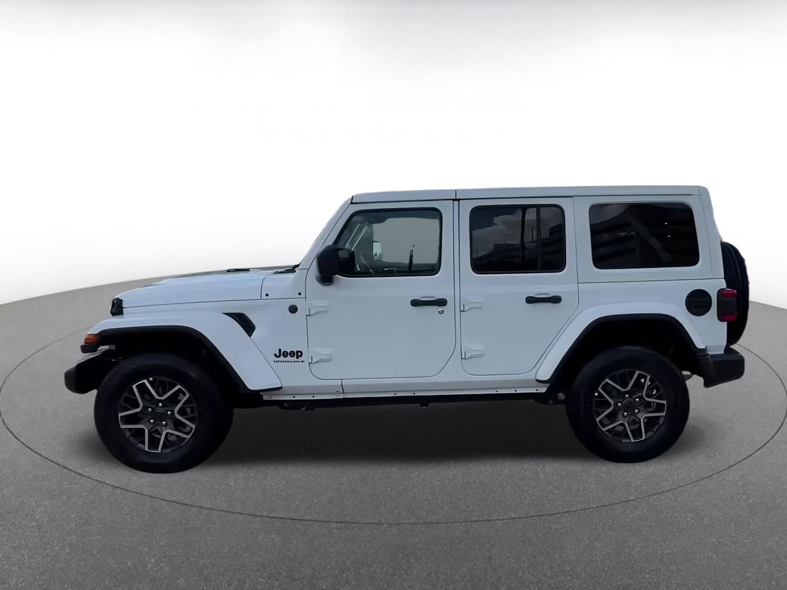 Used 2025 Jeep Wrangler Sahara image 7