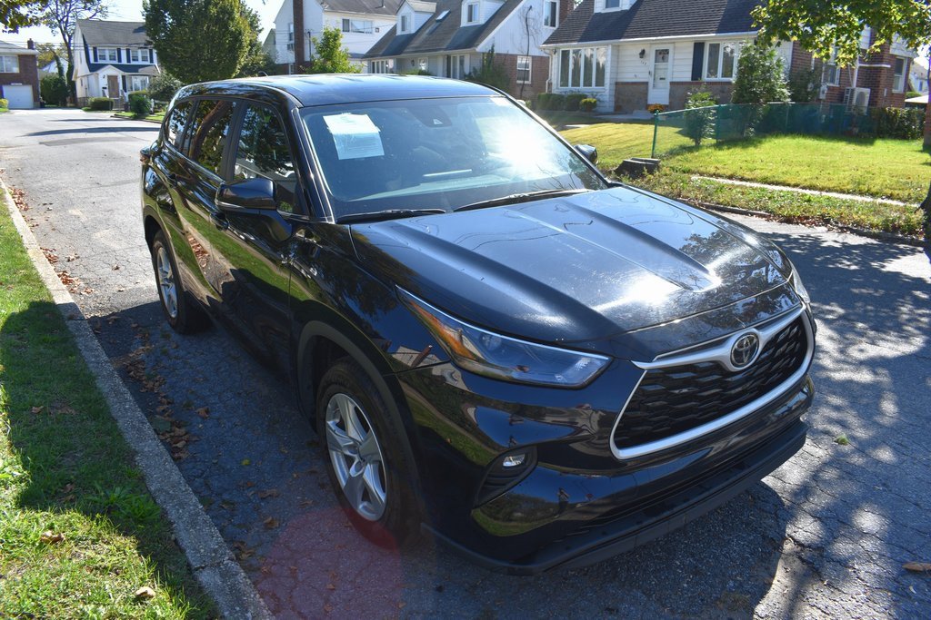 Used 2024 Toyota Highlander LE image 4