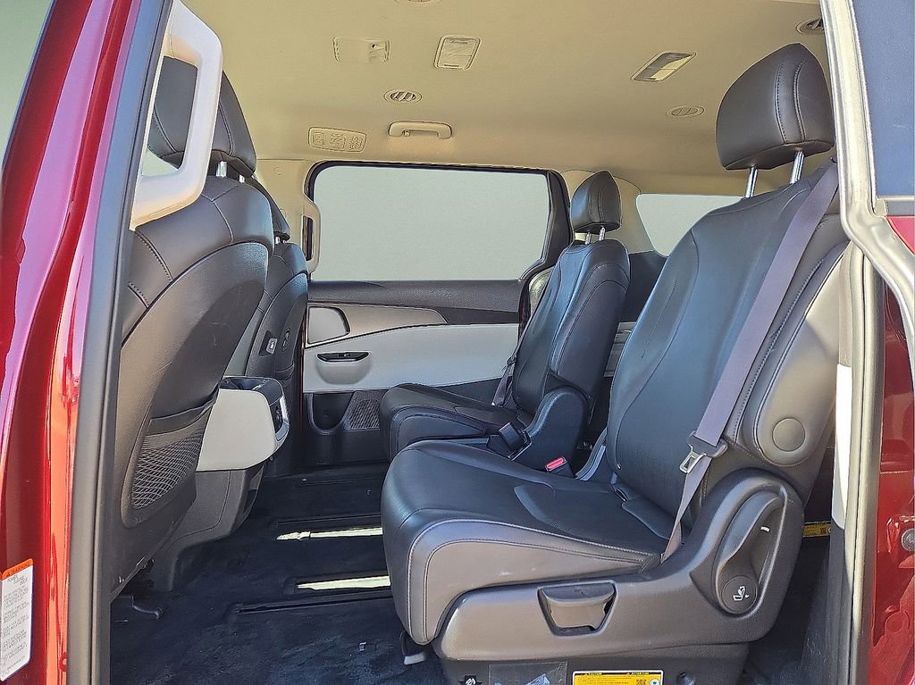 Used 2024 Kia Carnival LX image 15