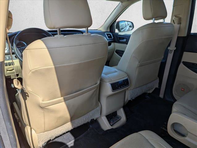 Used 2014 Toyota Highlander Limited w/ Driver Technology Package image 23