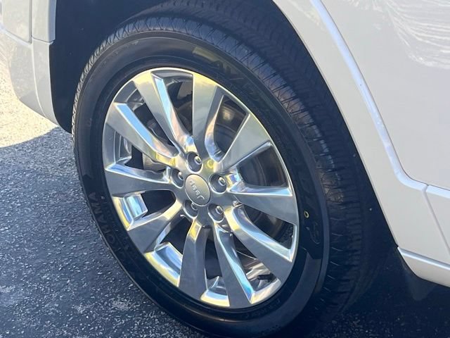 Used 2017 Jeep Cherokee Overland w/ Technology Group FWD image 42