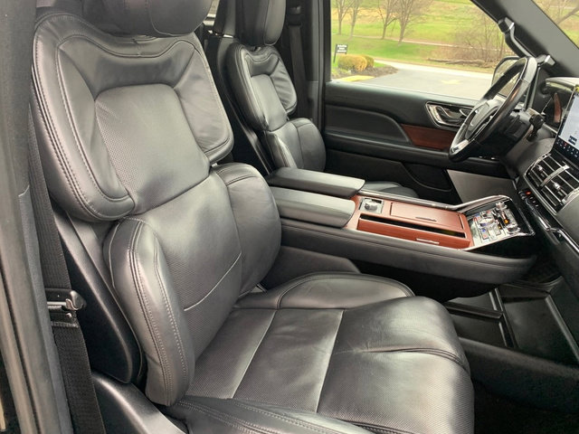 Used 2022 Lincoln Navigator Reserve image 12