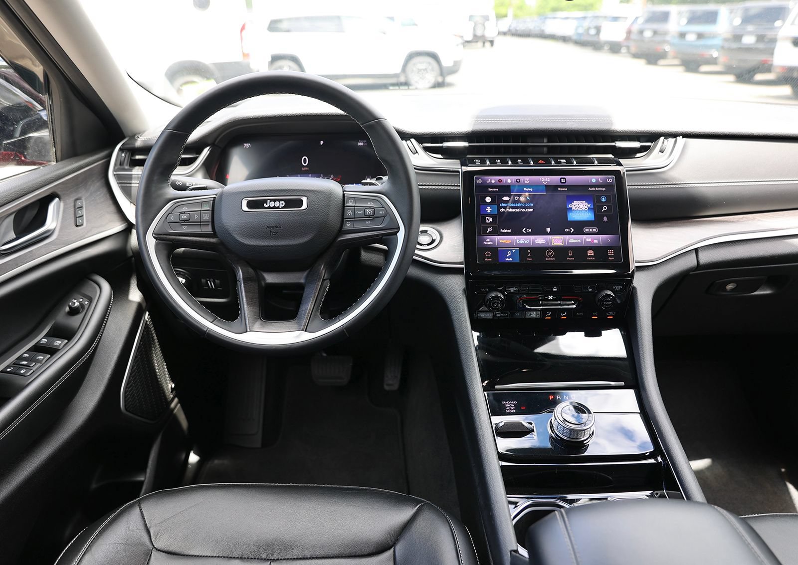Used 2022 Jeep Grand Cherokee Limited AWD/4WD image 16