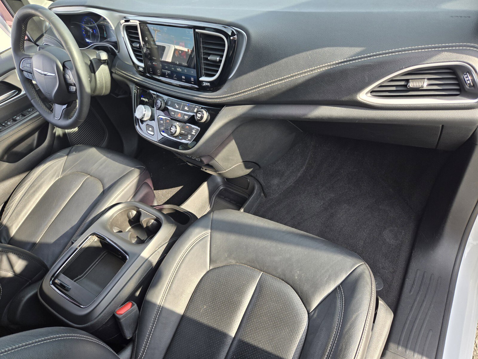 Used 2022 Chrysler Pacifica Touring-L w/ S Appearance Package image 18