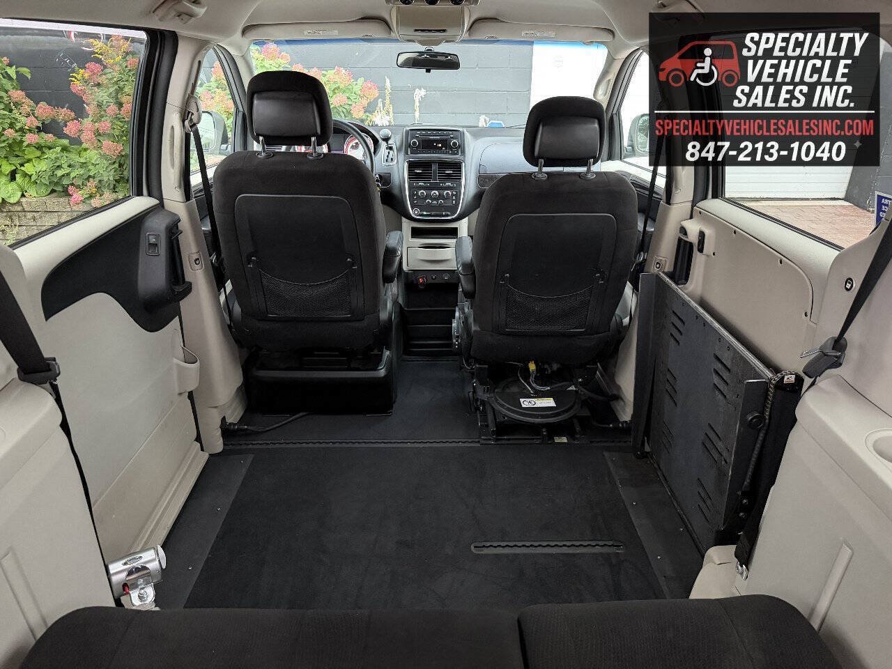 Used 2013 Dodge Grand Caravan SXT FWD image 24