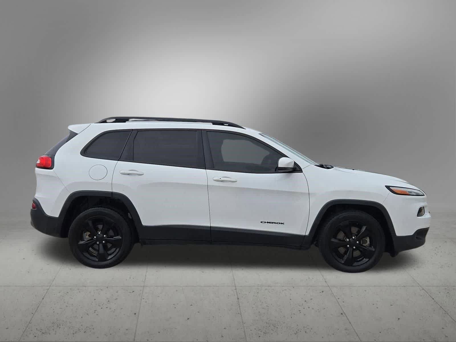 Used 2017 Jeep Cherokee Limited FWD image 7