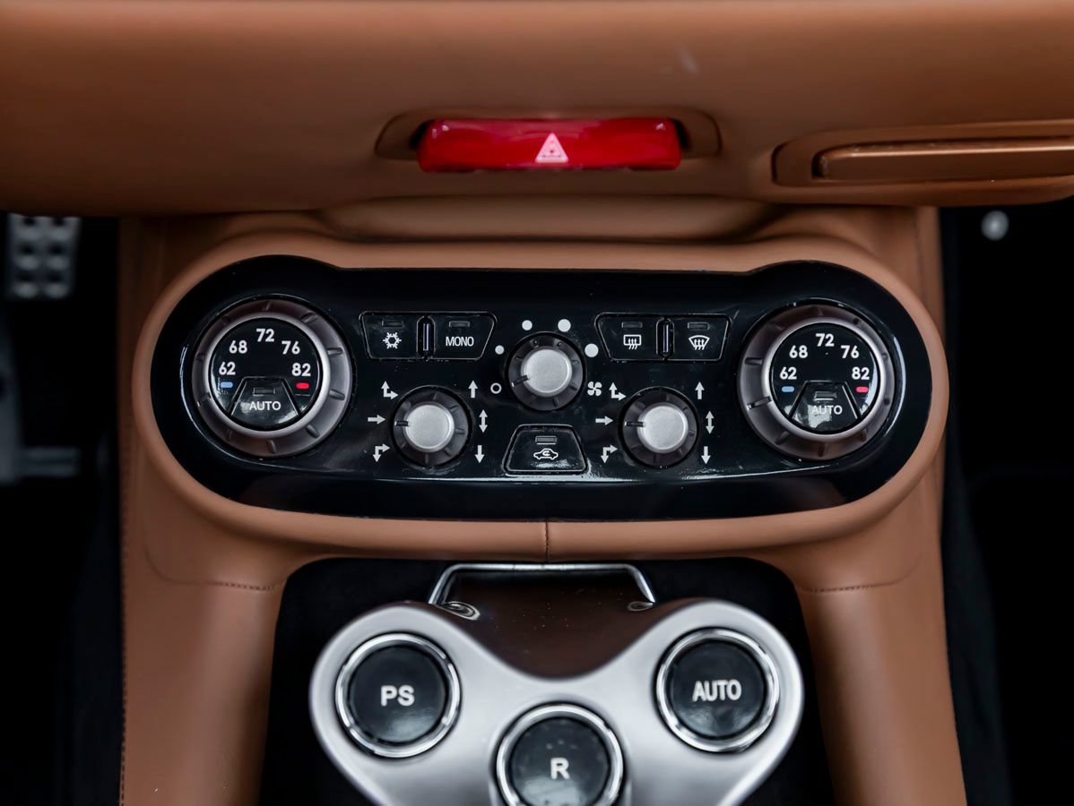 Used 2010 Ferrari California RWD image 28