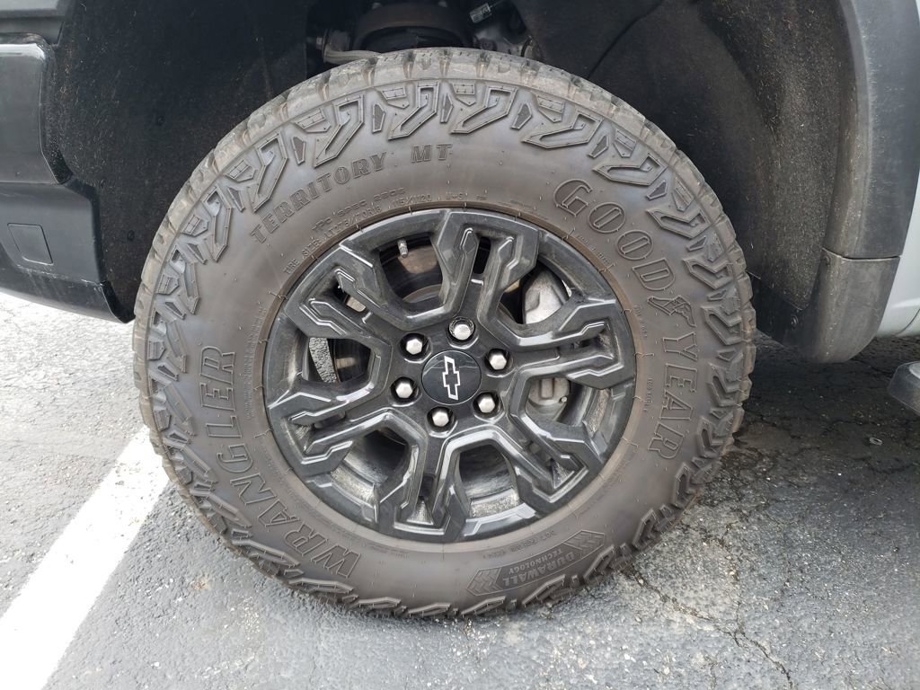 Used 2025 Chevrolet Silverado 1500 ZR2 w/ Technology Package image 27