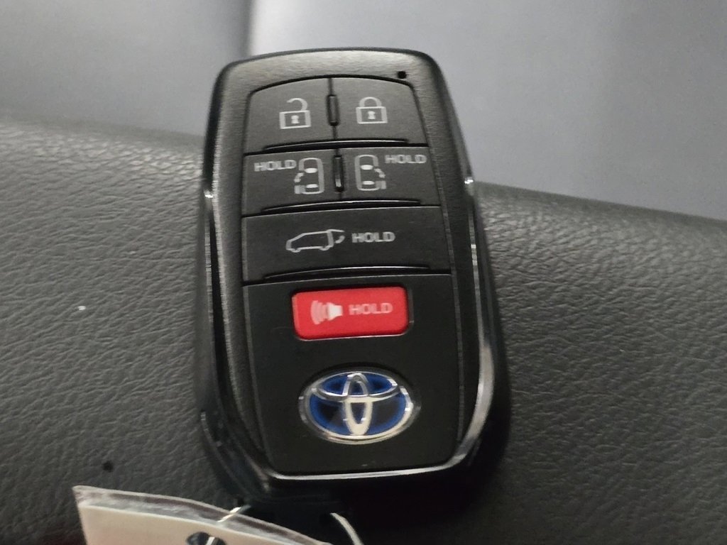Certified 2021 Toyota Sienna XSE image 33