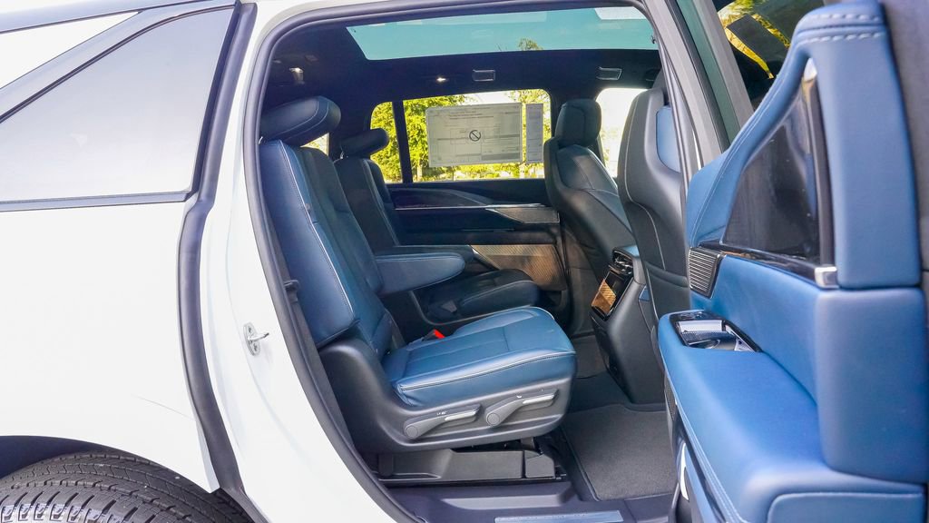 New 2025 Cadillac Escalade IQ Sport 2 w/ LPO, ONYX Package image 15