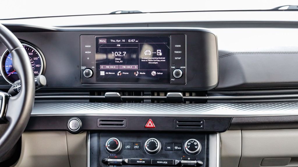 Used 2024 Kia Carnival LX image 17