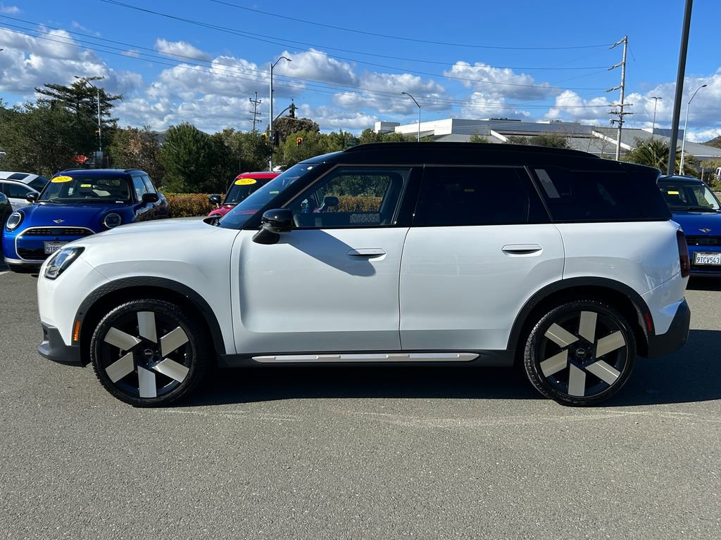 Used 2025 MINI Cooper Countryman S w/ Comfort Package Max image 2