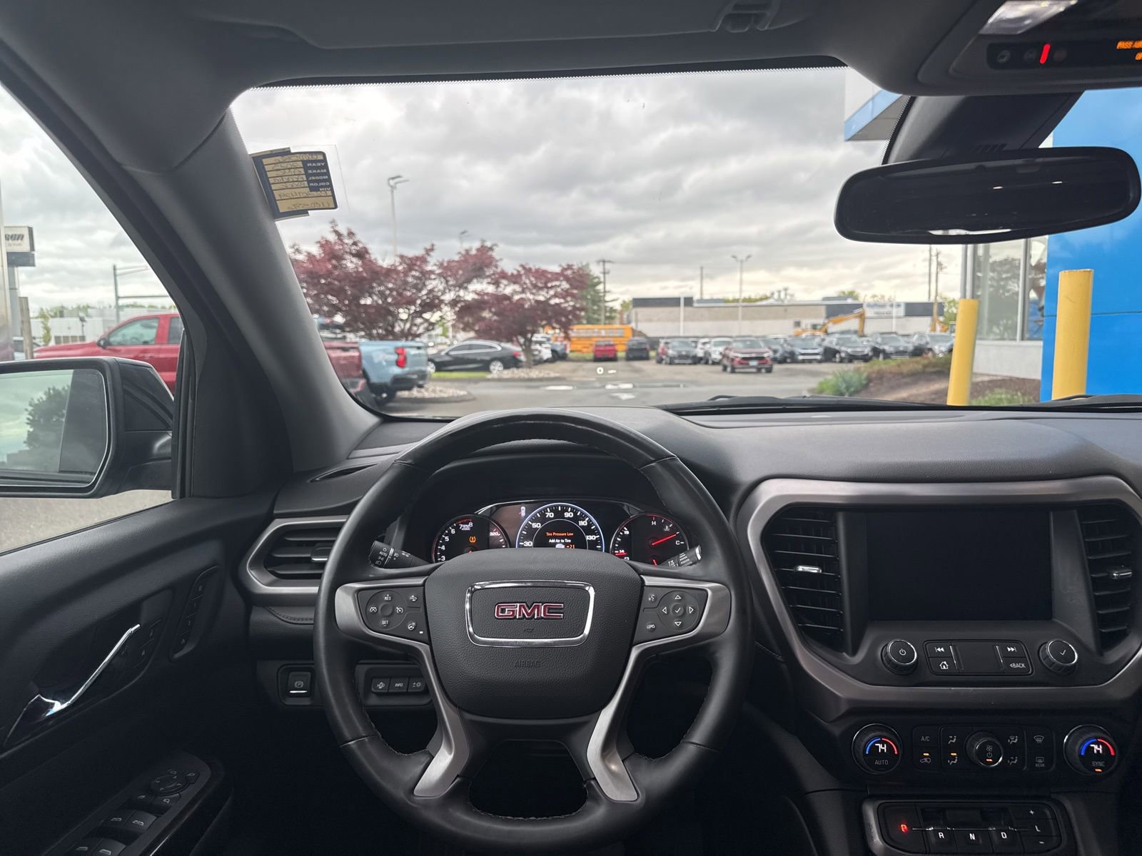 Used 2023 GMC Acadia AT4 w/ Technology Package AWD/4WD image 2