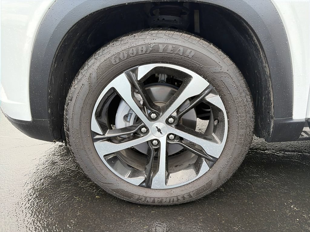 Used 2024 Chevrolet Trax RS w/ Sunroof Package FWD image 25