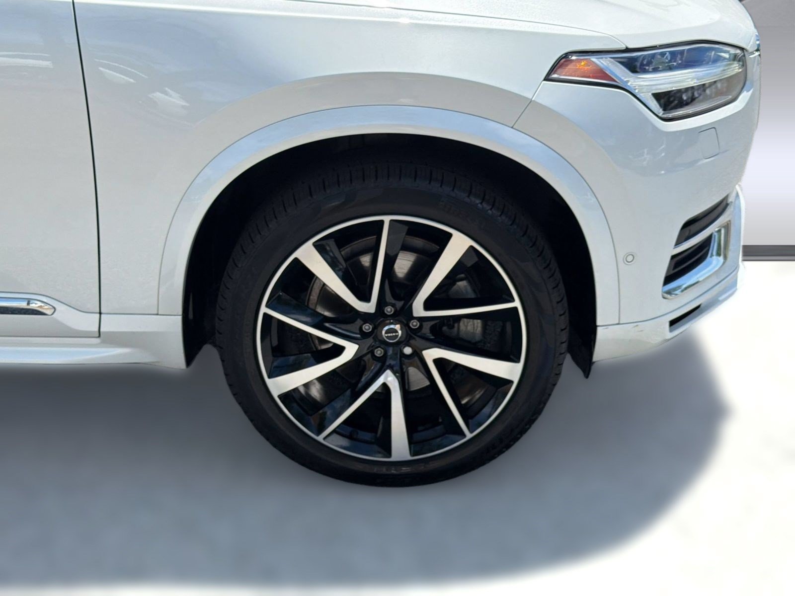 Certified 2023 Volvo XC90 B5 Plus w/ Protection Package Premier AWD/4WD image 12