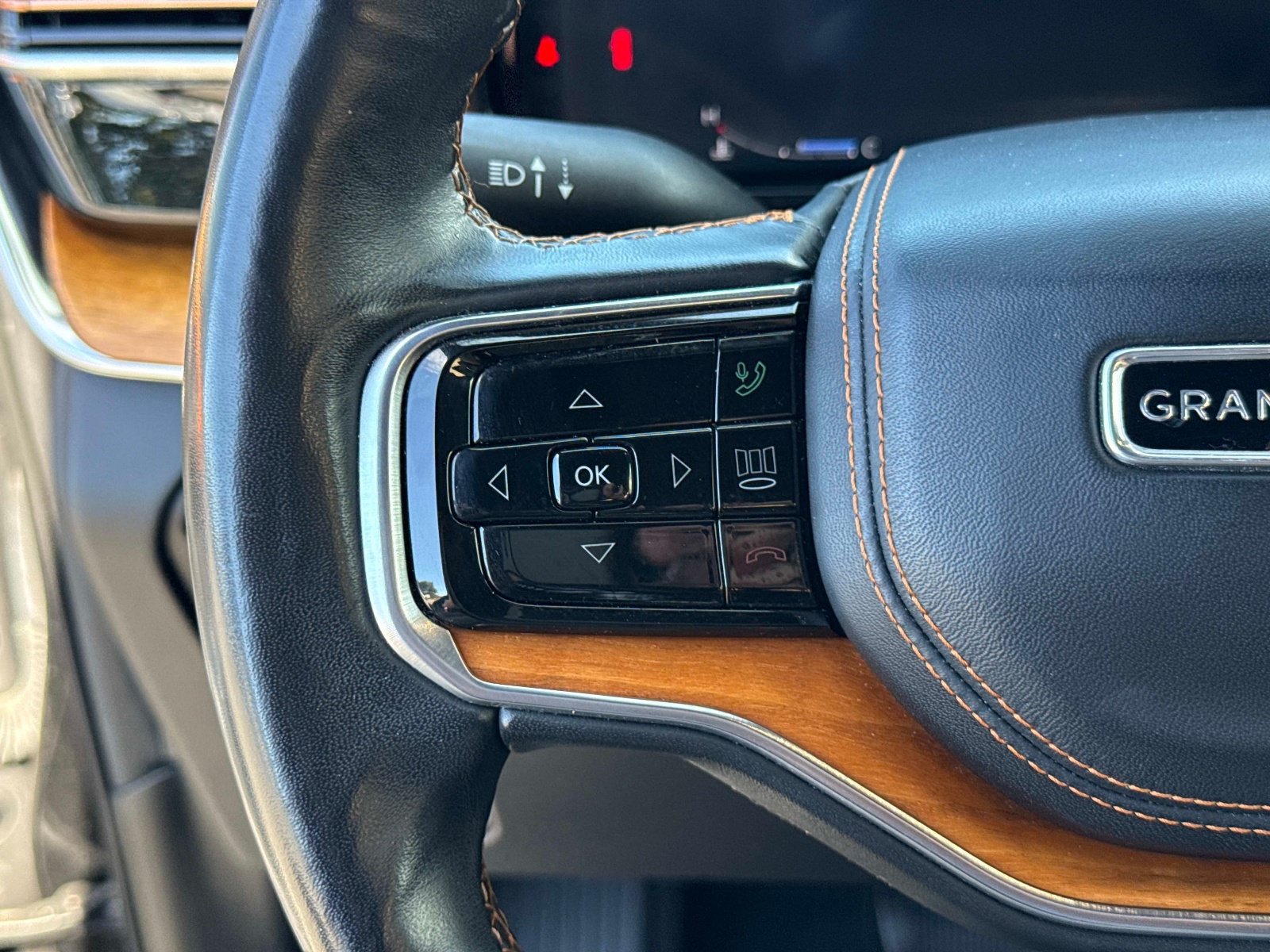 Used 2022 Jeep Grand Wagoneer Series III w/ Rear Seat Video Group 1 AWD/4WD image 33