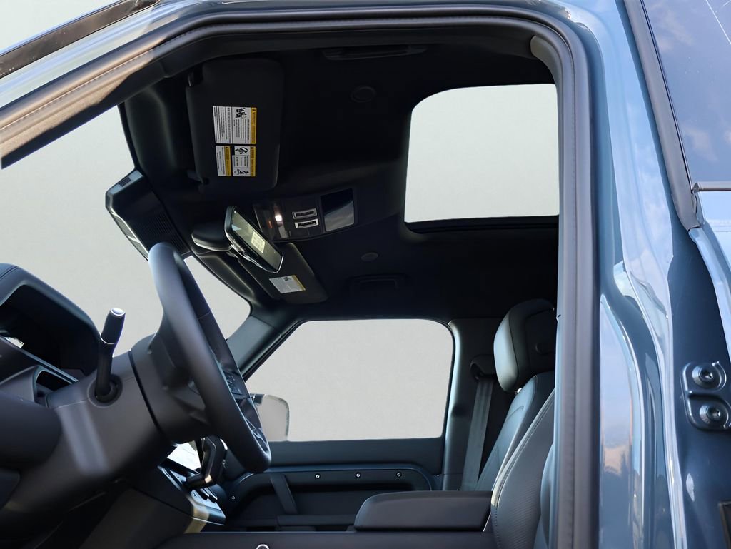 New 2026 Land Rover Defender 110 X-Dynamic SE AWD/4WD image 37