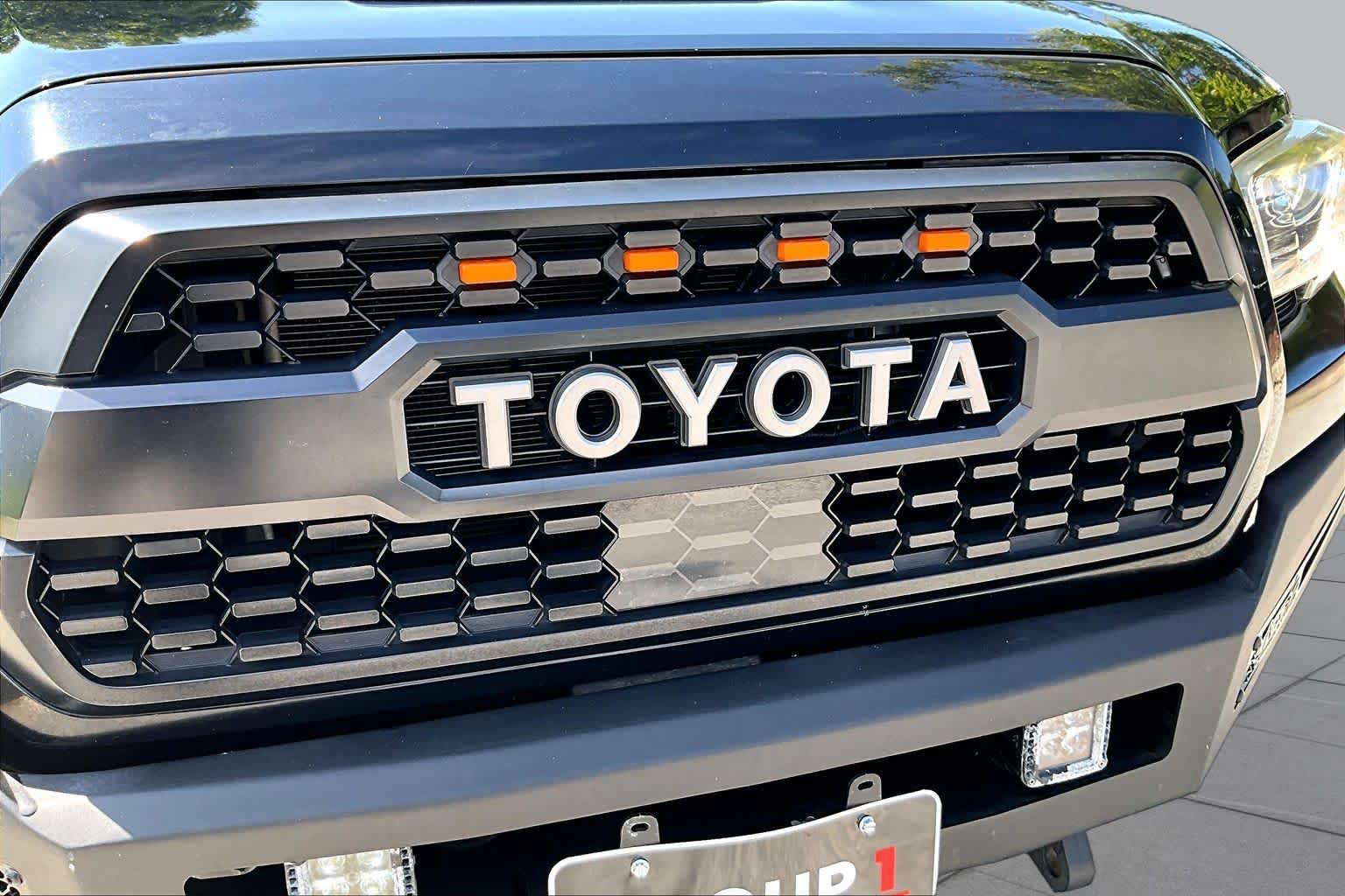 Used 2018 Toyota Tacoma TRD Pro AWD/4WD image 29