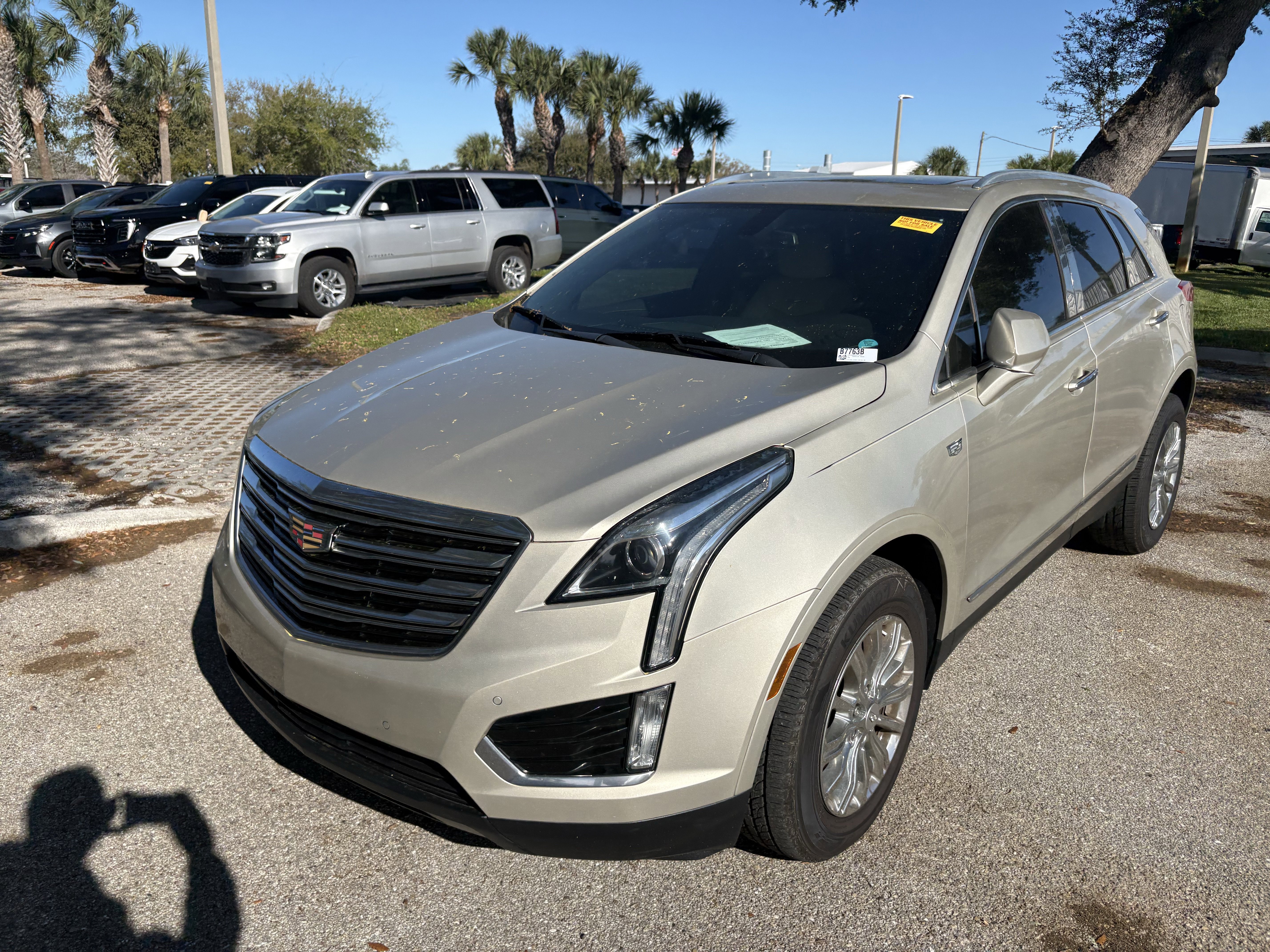 Used 2017 Cadillac XT5 Luxury w/ LPO, Wheel Lock Package image 3