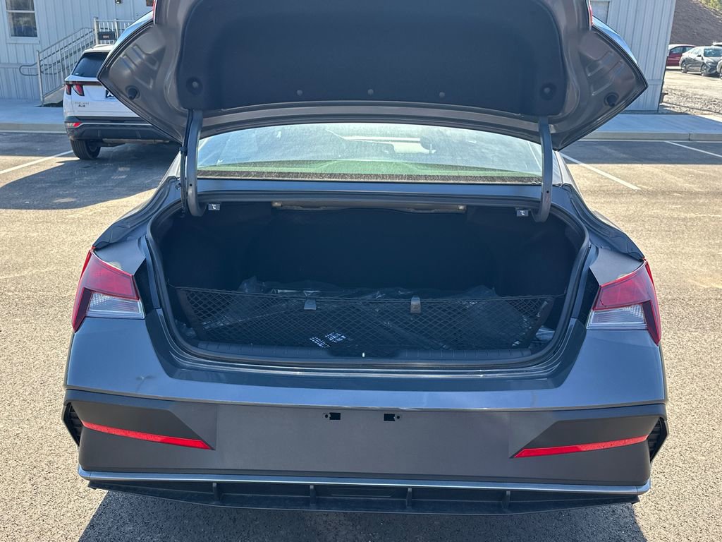 New 2025 Hyundai Elantra Sport image 18