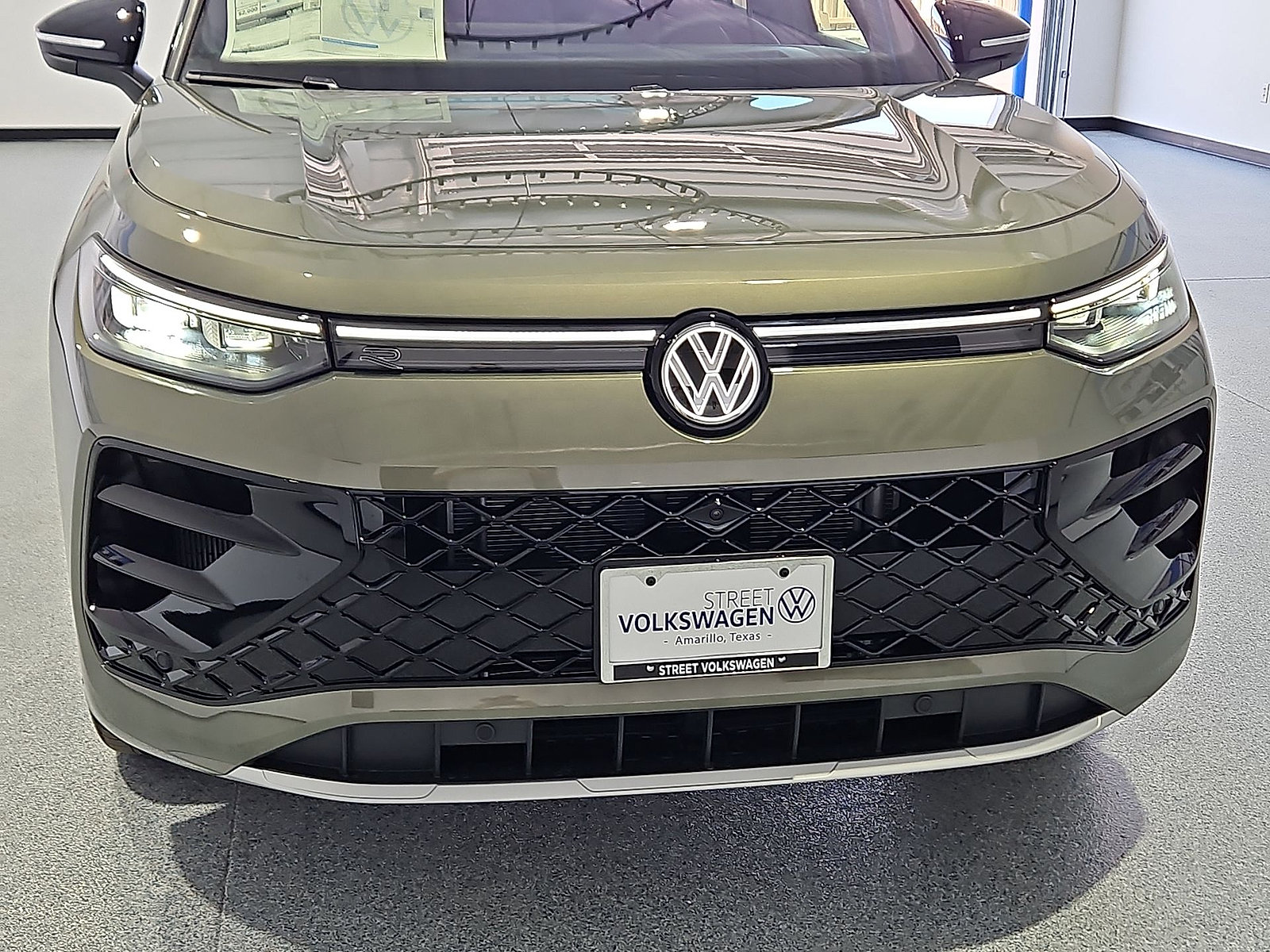 New 2026 Volkswagen Tiguan SEL R-Line AWD/4WD image 11