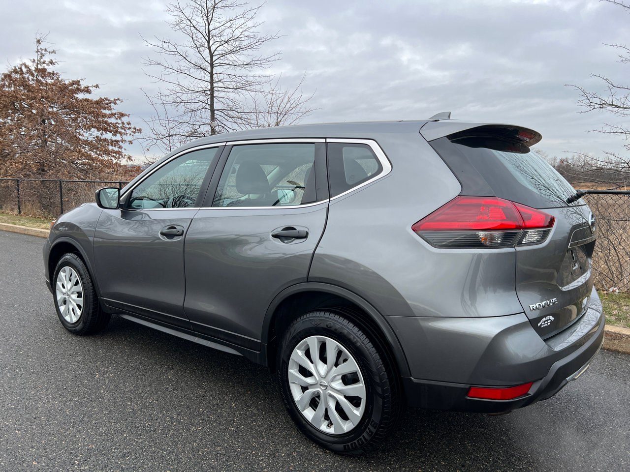 Used 2018 Nissan Rogue S image 5