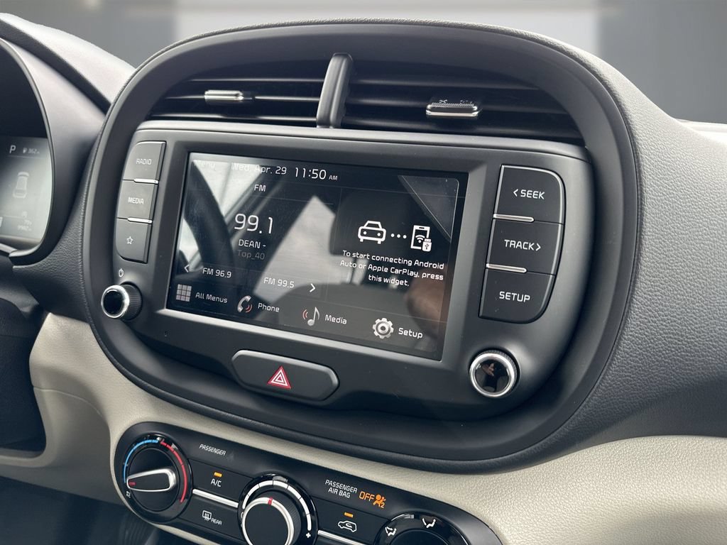 Used 2025 Kia Soul LX w/ LX Technology Package FWD image 18
