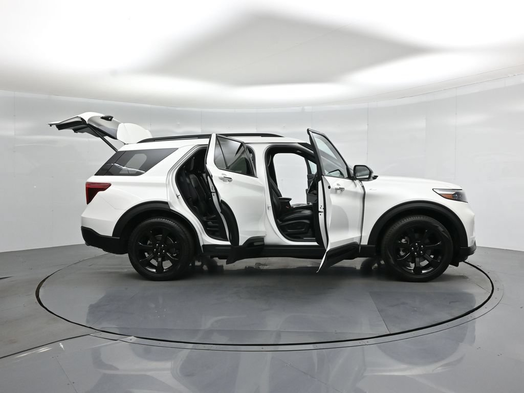 Certified 2023 Ford Explorer ST-Line w/ Class IV Trailer Tow Package RWD image 4