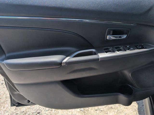Used 2025 Mitsubishi Outlander Sport SE AWD/4WD image 11