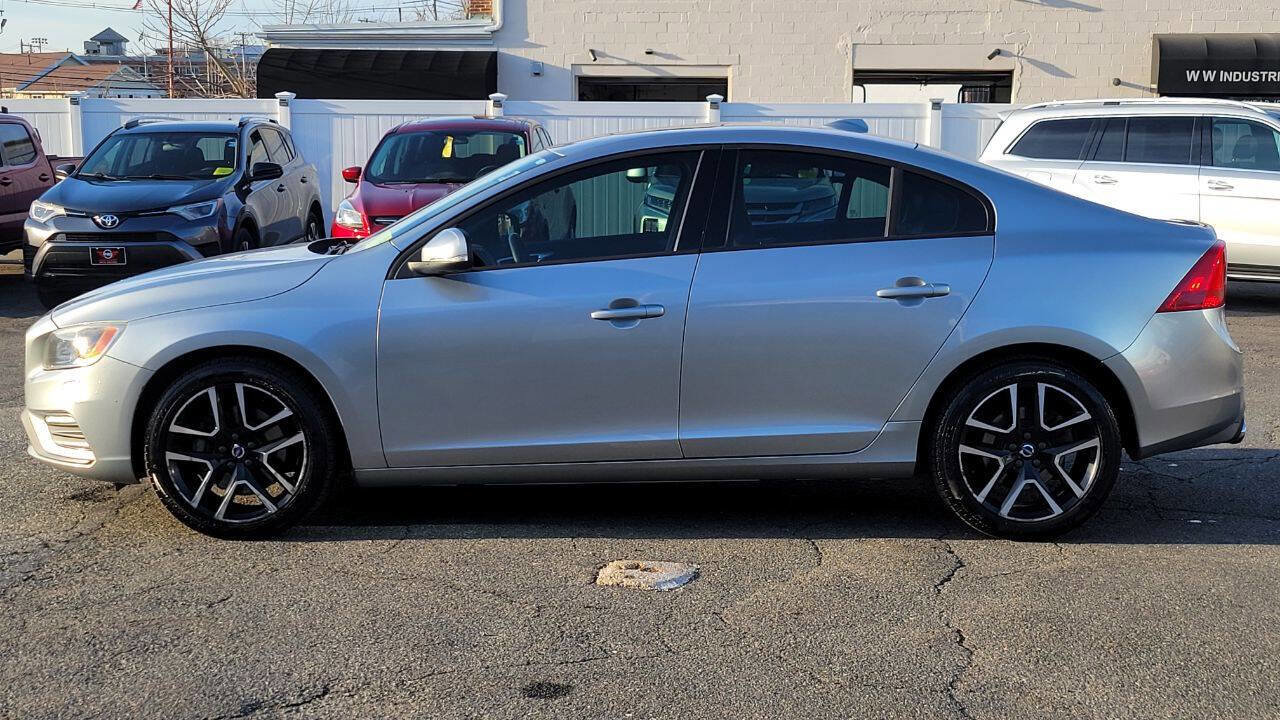 Used 2017 Volvo S60 T5 Dynamic image 9