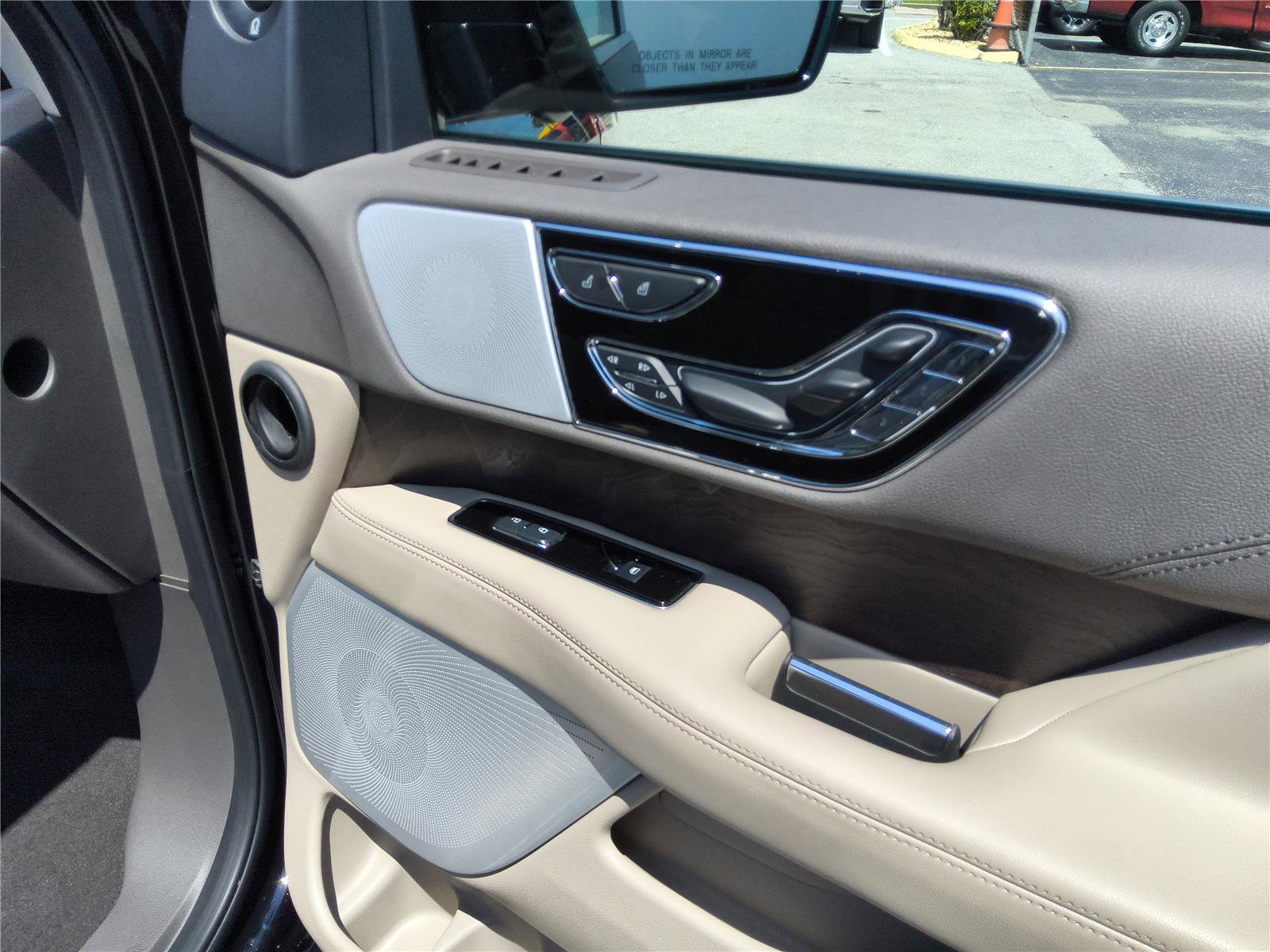 Used 2024 Lincoln Navigator L Reserve AWD/4WD image 27