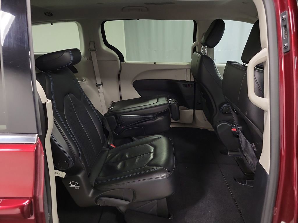 Used 2021 Chrysler Pacifica Touring-L AWD/4WD image 24