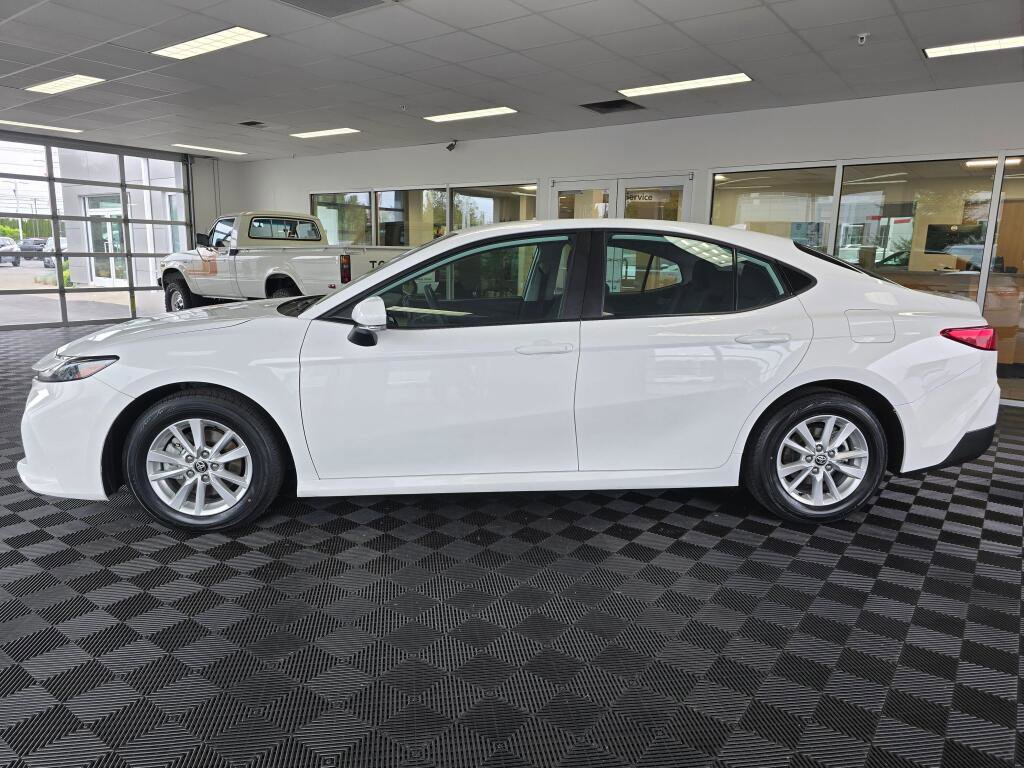 Used 2025 Toyota Camry LE FWD image 6