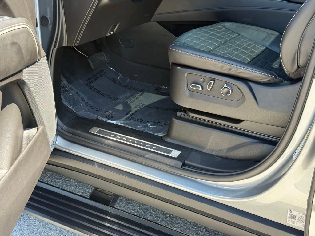 Certified 2024 Cadillac Escalade V w/ LPO, ONYX Package image 22