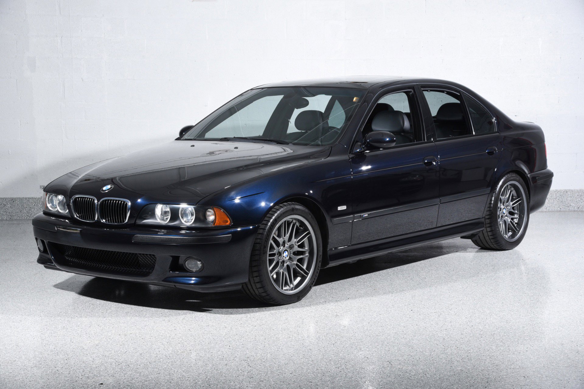 Used 2003 BMW M5 RWD image 2