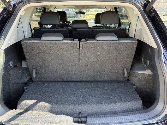 Used 2024 Volkswagen Tiguan Wolfsburg Edition image 30