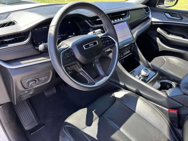 Used 2024 Jeep Grand Cherokee Limited w/ Black Appearance Package AWD/4WD image 8