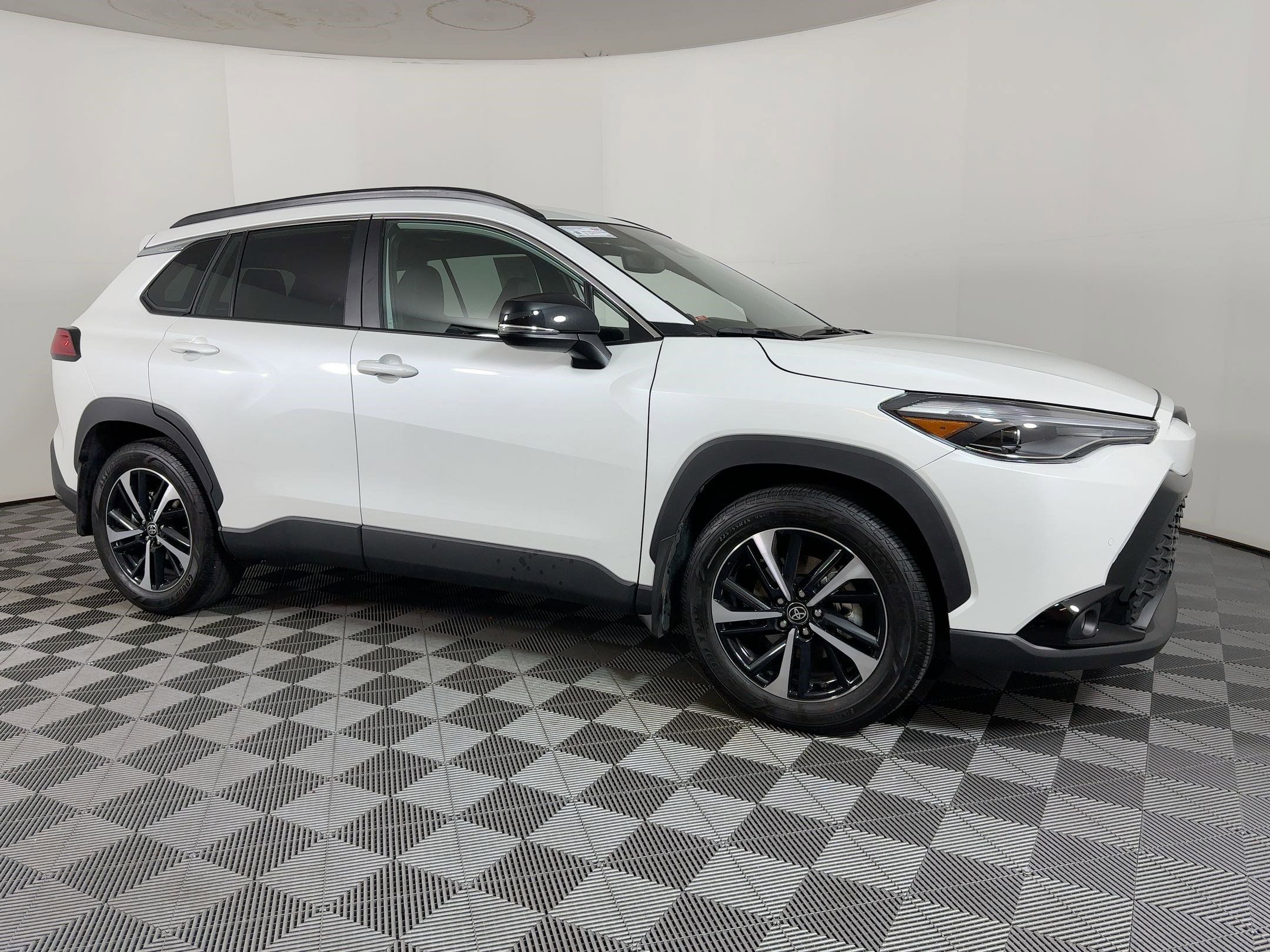 Used 2025 Toyota Corolla Cross AWD Hybrid image 5