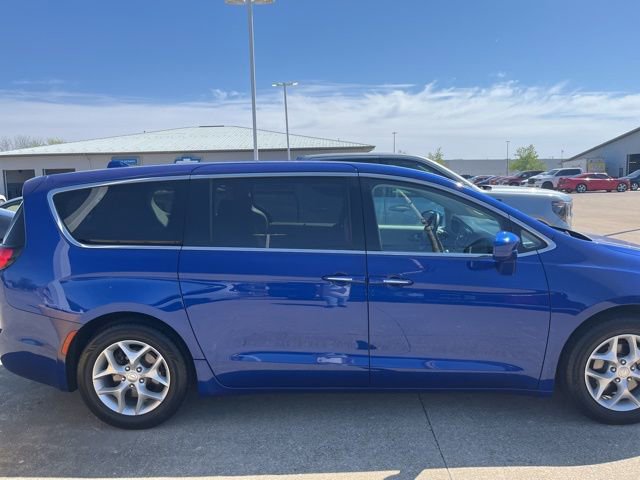 Used 2018 Chrysler Pacifica Touring Plus w/ Tire & Wheel Group image 4