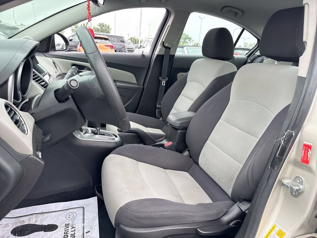 Used 2013 Chevrolet Cruze LS FWD image 11