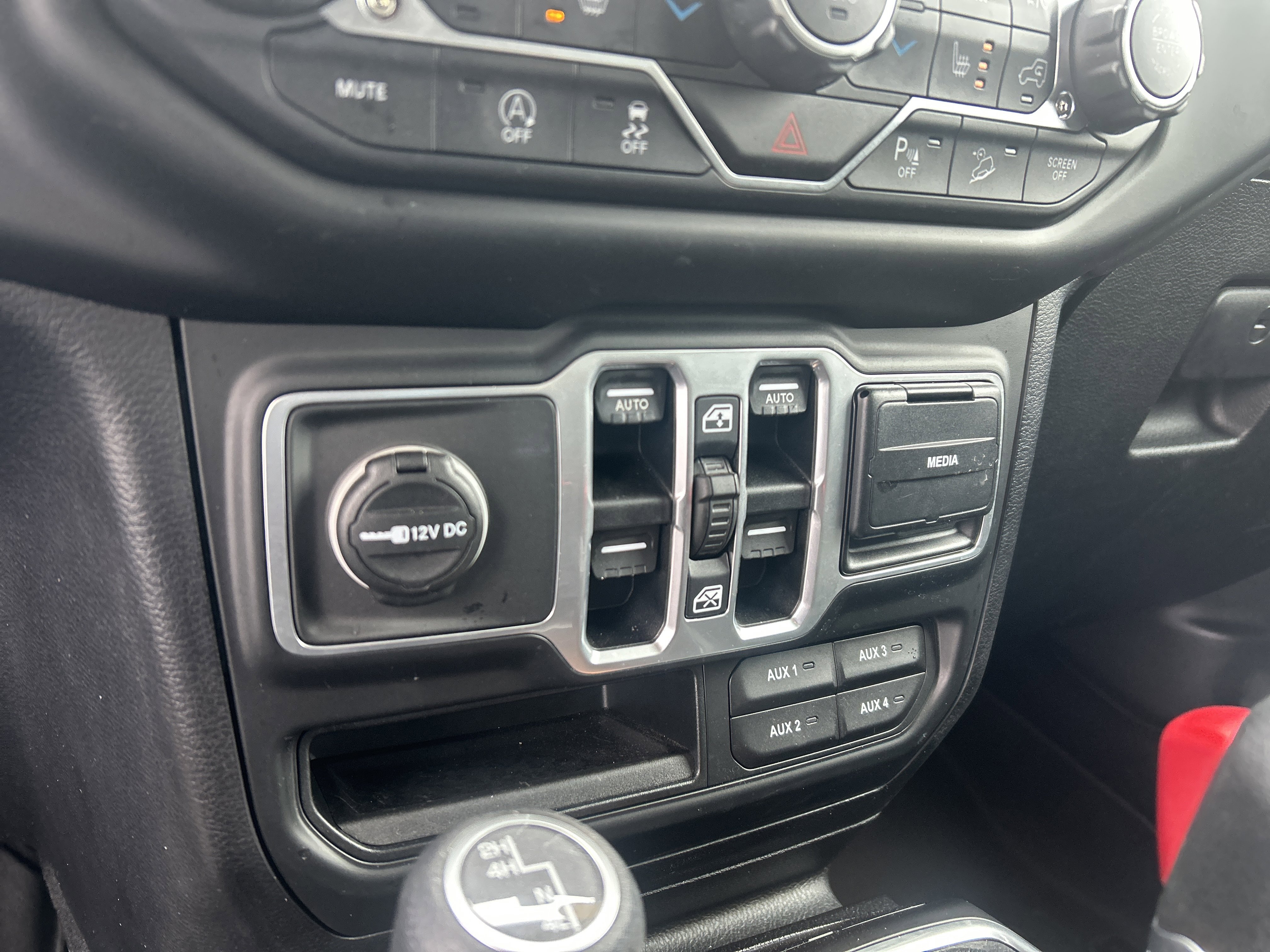 Used 2018 Jeep Wrangler Unlimited Sahara image 22