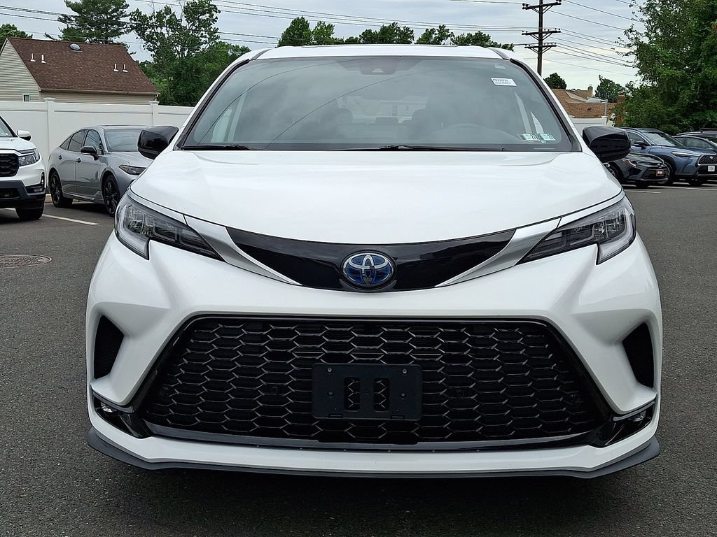 Certified 2021 Toyota Sienna XSE w/ XSE Plus Package AWD/4WD image 2