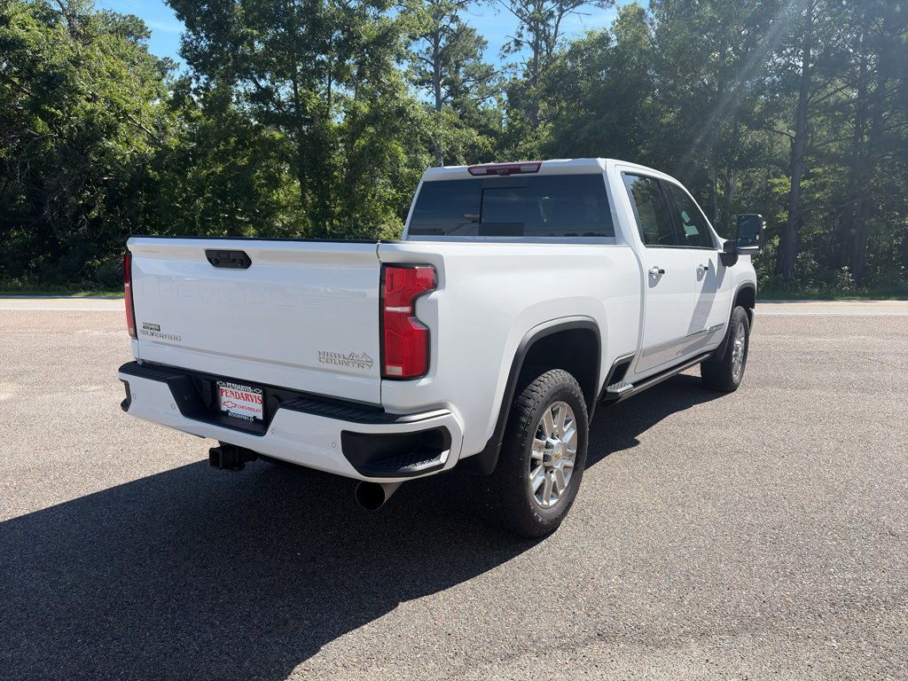 Used 2026 Chevrolet Silverado 2500 High Country w/ High Country Premium Package AWD/4WD image 3