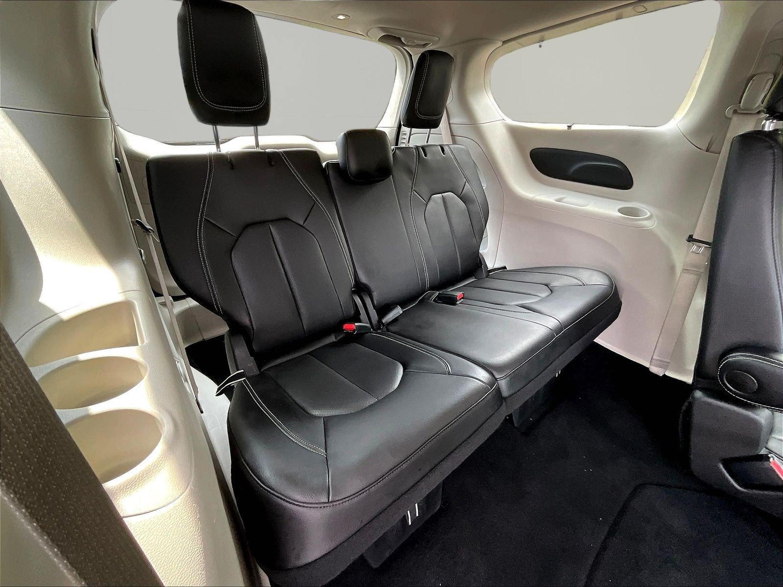 Used 2022 Chrysler Pacifica Touring-L FWD image 25